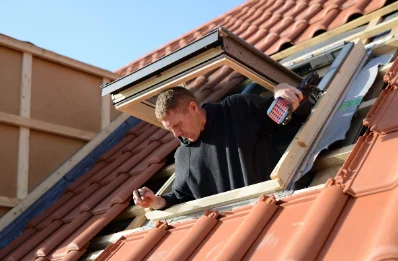 Pose de fenêtres de toit Velux à Usseau